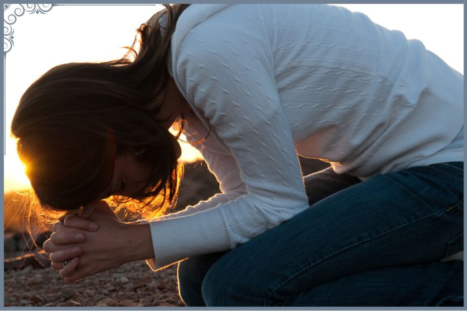 A Bíblia nos ensina, em Filipenses 4:6-7: "Não andeis ansiosos por coisa alguma; antes, em tudo, sejam os vossos pedidos conhecidos diante de Deus pela oração e súplica, com ações de graças; e a paz de Deus, que excede todo o entendimento, guardará os vossos corações e as vossas mentes em Cristo Jesus."